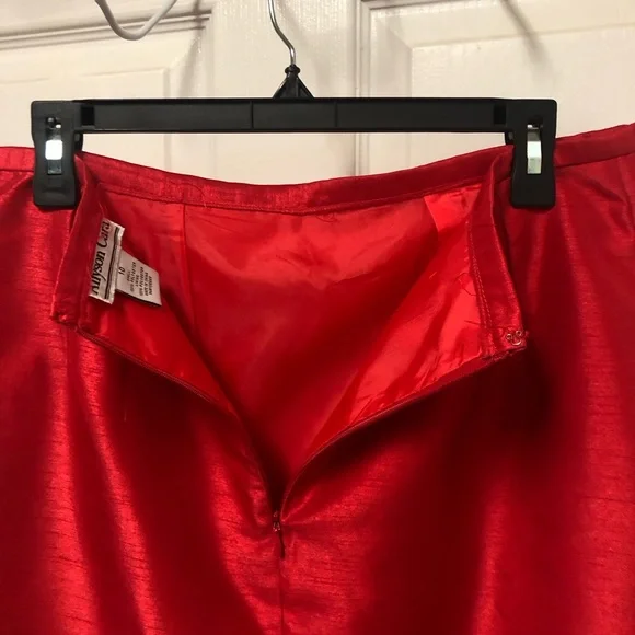 Allyson Cara Red Two-Piece Satin Suit - Picture 13 of 15